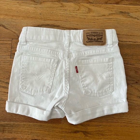 Girls Levi’s shorts - Picture 2 of 3